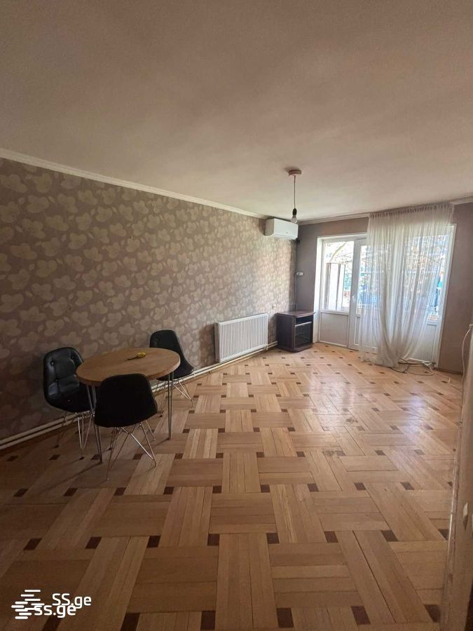 zurab zhvania square - 3 rooms