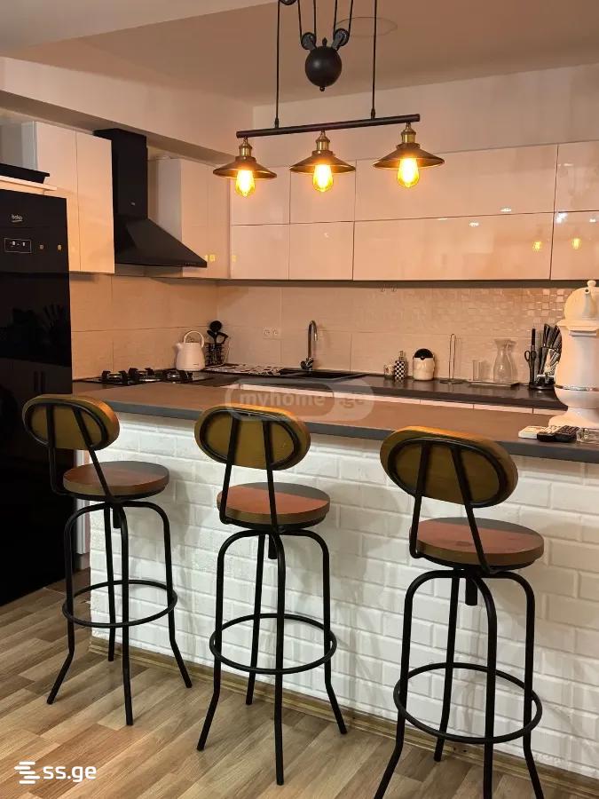 petre imeri st. 7 - 4 rooms