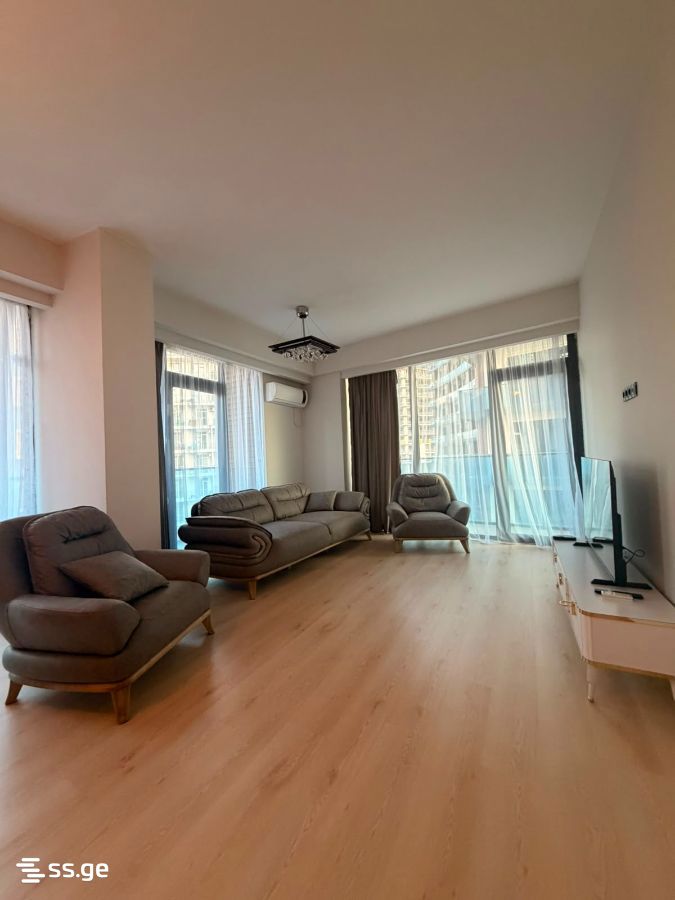 Lech and Maria Kaczynski street 1 - 3 rooms