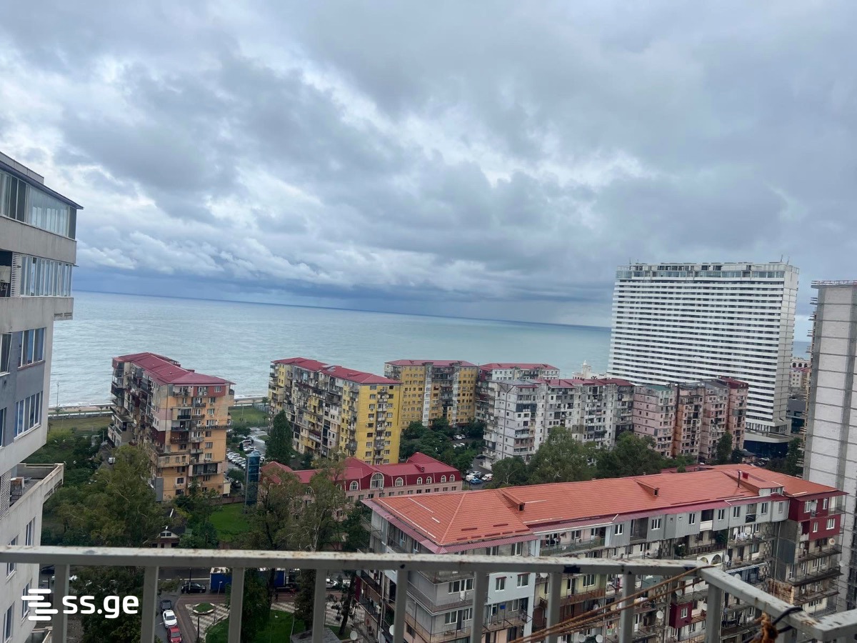 D. Mamuladze st. 6 - 3 rooms