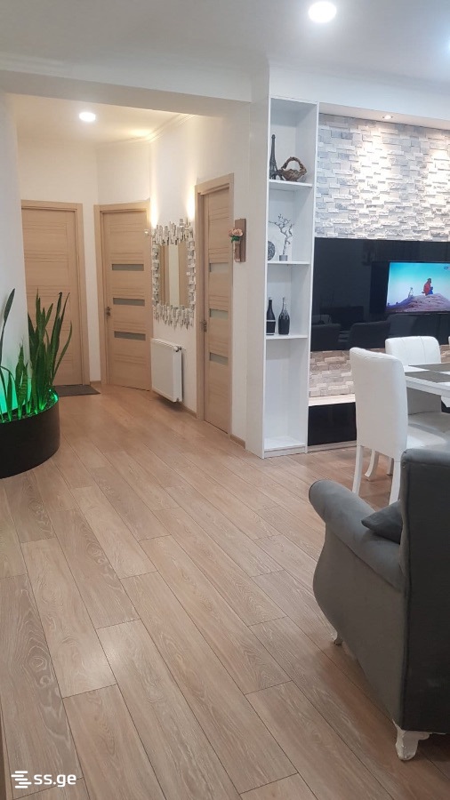 t. tabidze st. 49 - 4 rooms