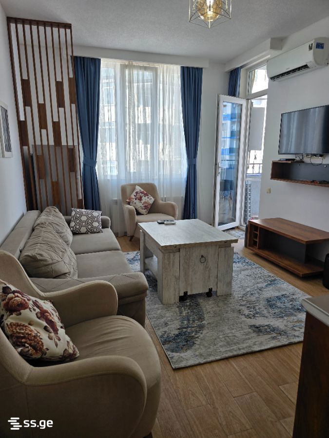 D. Mamuladze st. 35 - 4 rooms