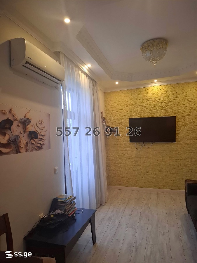 8 - 2 rooms