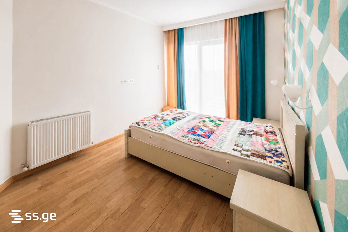V. Topuridze st. 4 - 3 rooms