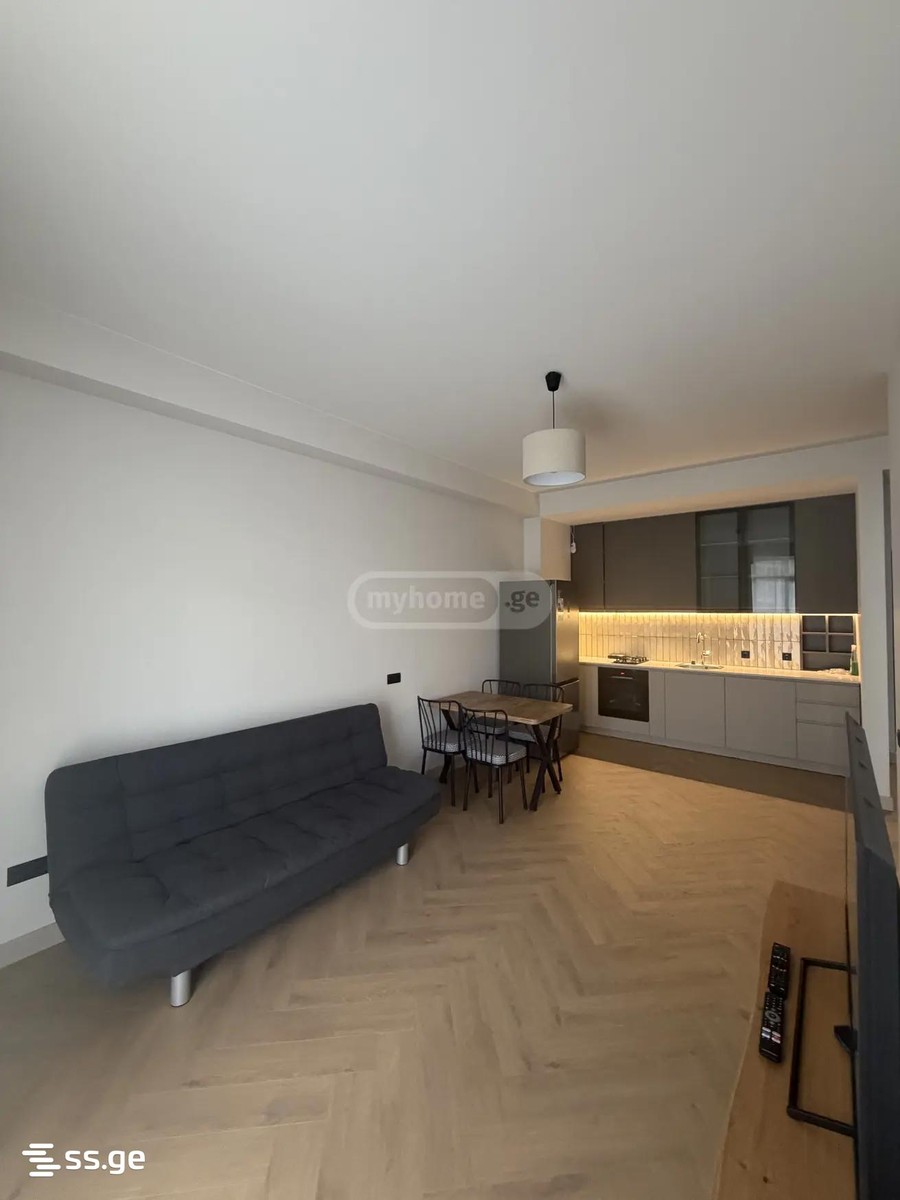 universiteti st. 7 - 3 rooms