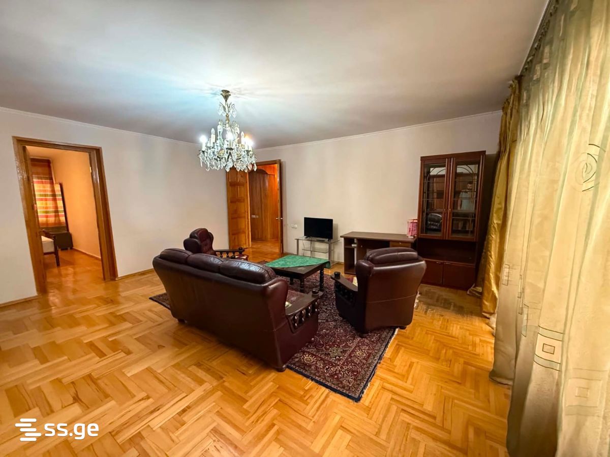 bagrat III st. 8 - 4 rooms
