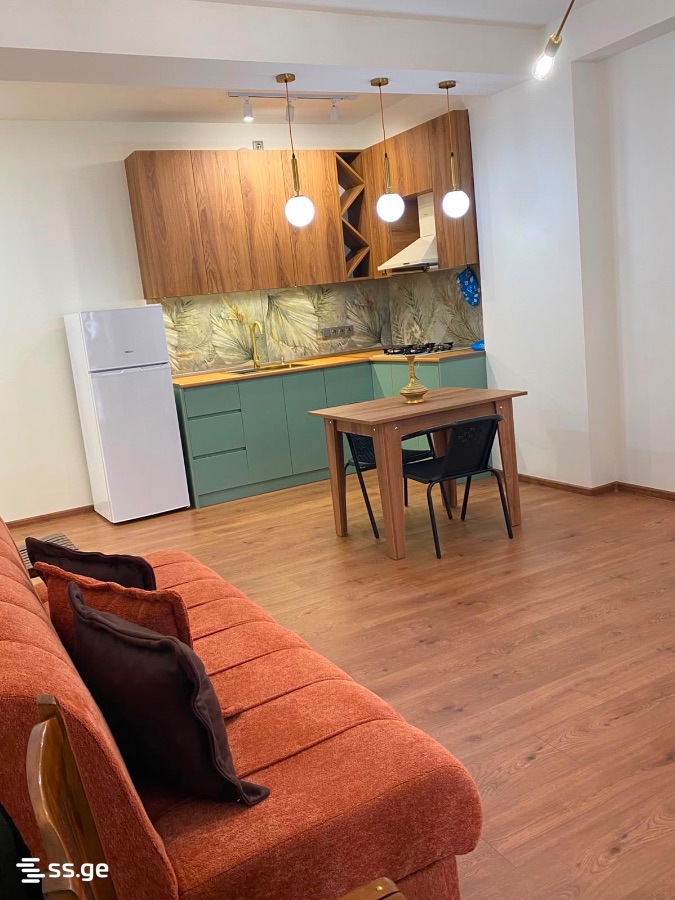 navtlugi st. 10 - 4 rooms