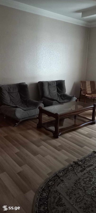 zestaponi st. 18 - 5 rooms