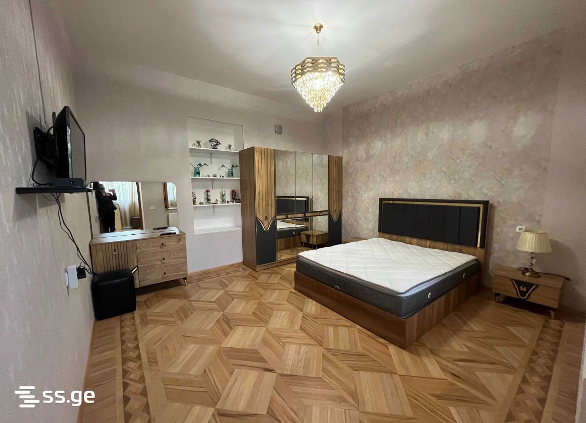 chikobava st. 39 - 7 rooms