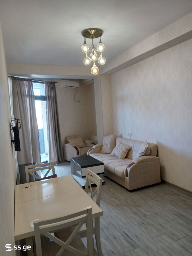 Kosmonavtebi coast - 3 rooms