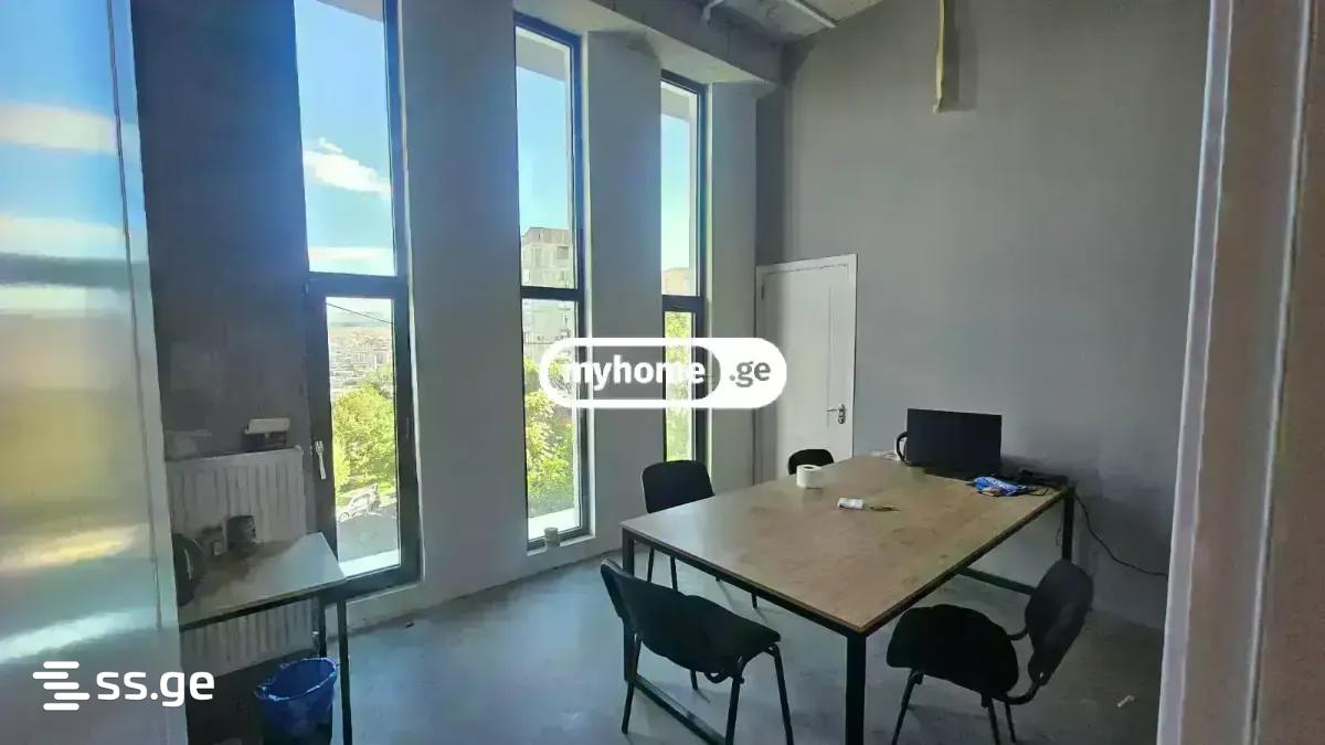 V. Topuridze st. - 3 rooms