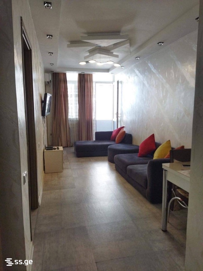 D. Mamuladze st. 6 - 3 rooms