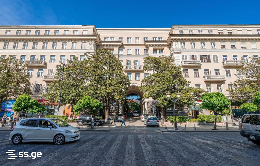 agmashenebeli ave 147 - 8 rooms