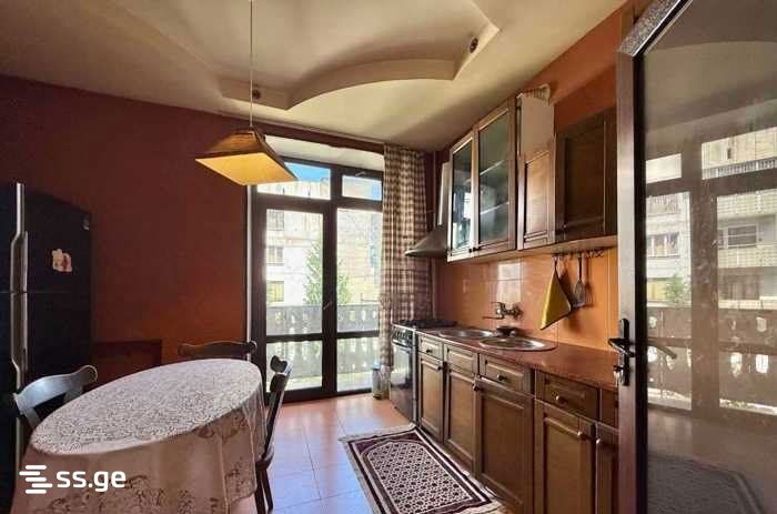 s. cincadze st 5 - 4 rooms