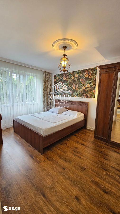 Sh. Rustaveli Ave. 53 - 4 rooms