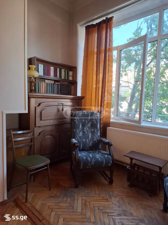 Nikoloz (Carlo) Chkheidze st. 33 - 3 rooms