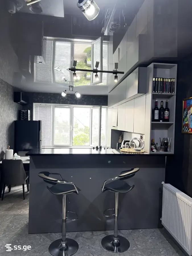 khomleli st. 27 - 5 rooms