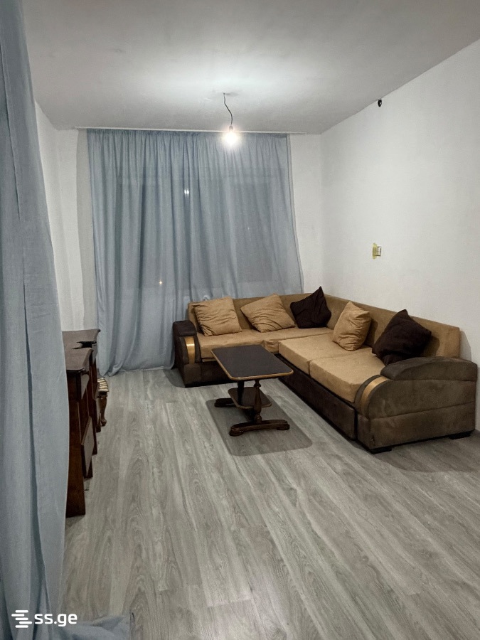 III Microdistrict - Varketili  ზემოპლატო40 - 5 rooms