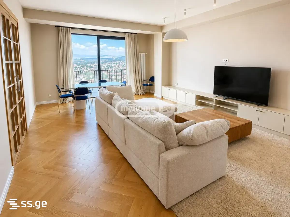 26 May Square 1 - 6 rooms