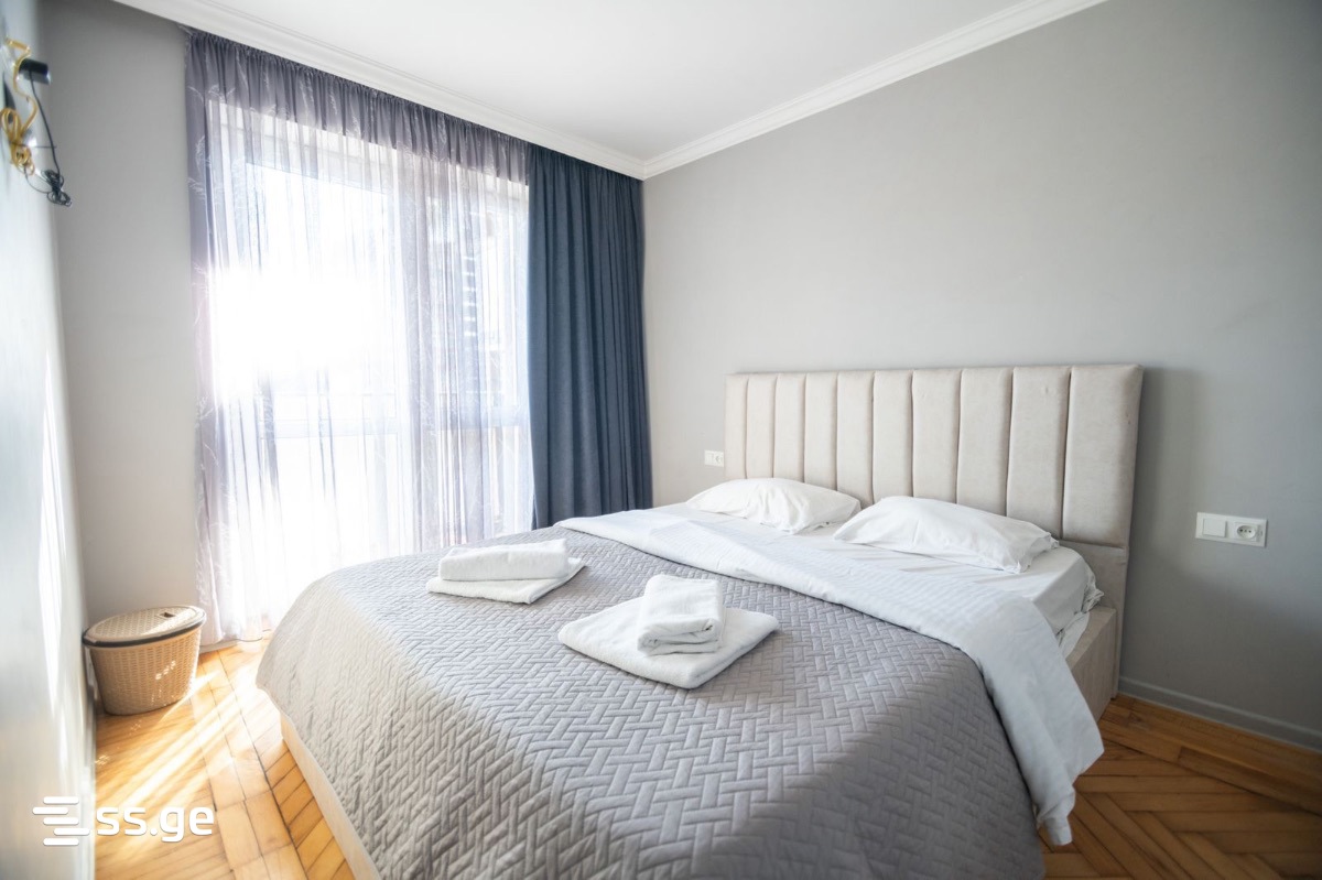 Sh. Rustaveli Ave. 10 - 3 rooms