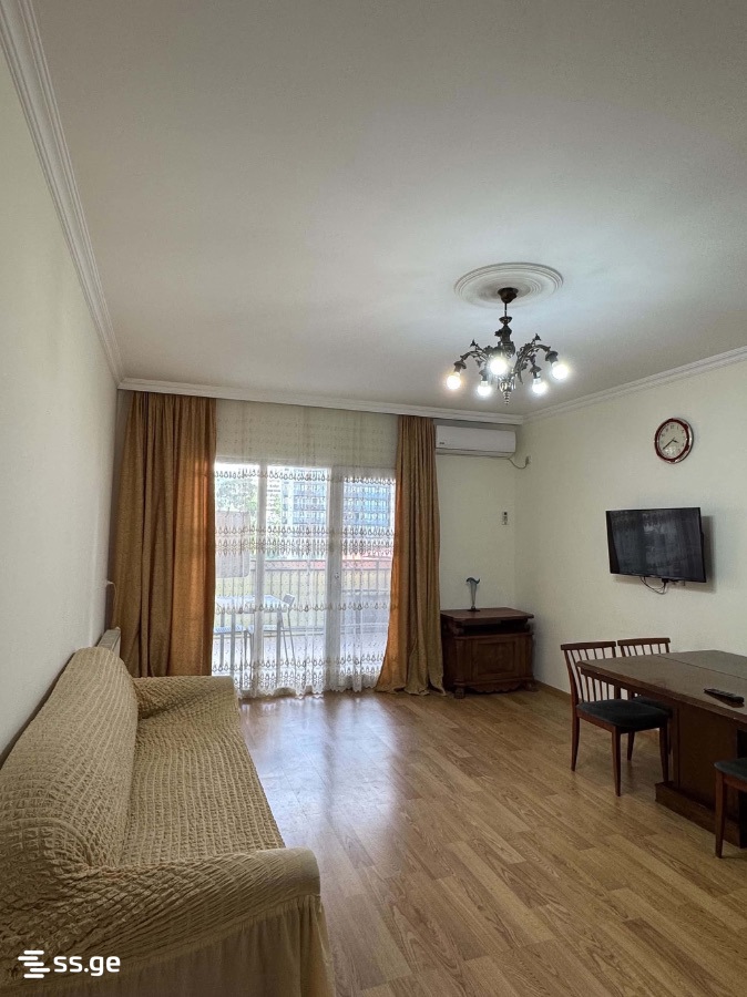 8 - 4 rooms