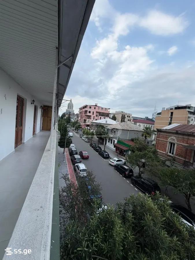 Kutaisi st. 61) 40 - 5 rooms