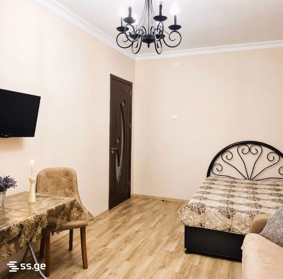 6 - 1 rooms