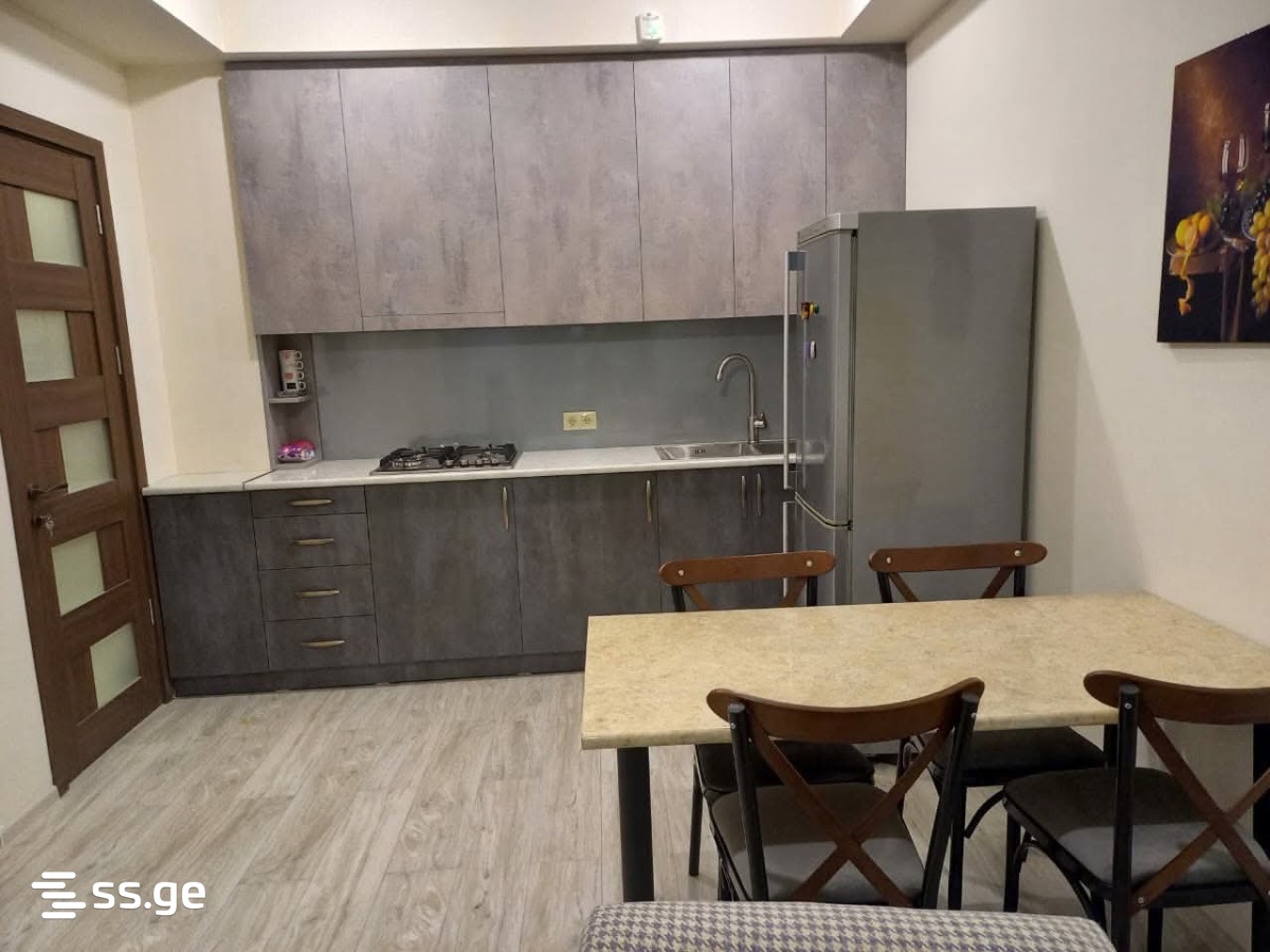 Kosmonavtebi coast - 3 rooms