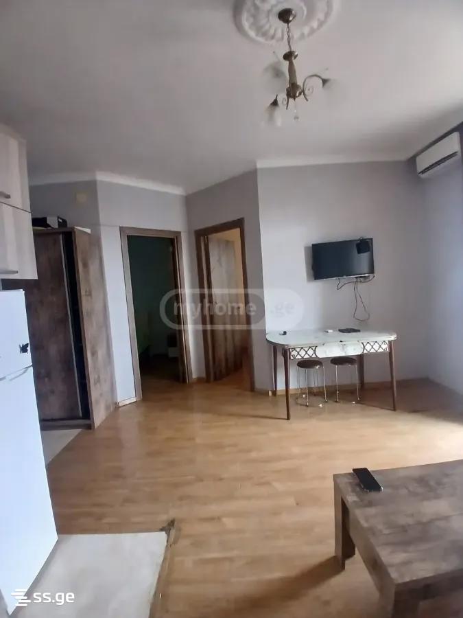 112) 100 - 3 rooms