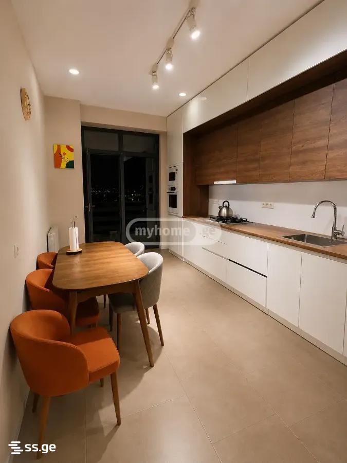 universiteti st. 51 - 4 rooms