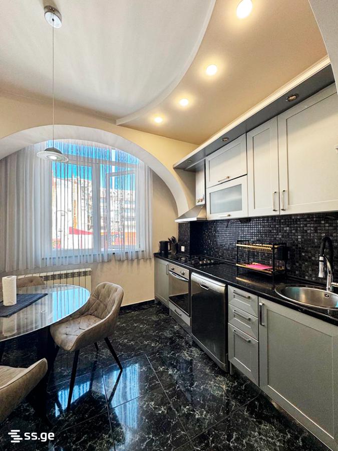 Vazha-Pshavela st. 5 - 3 rooms