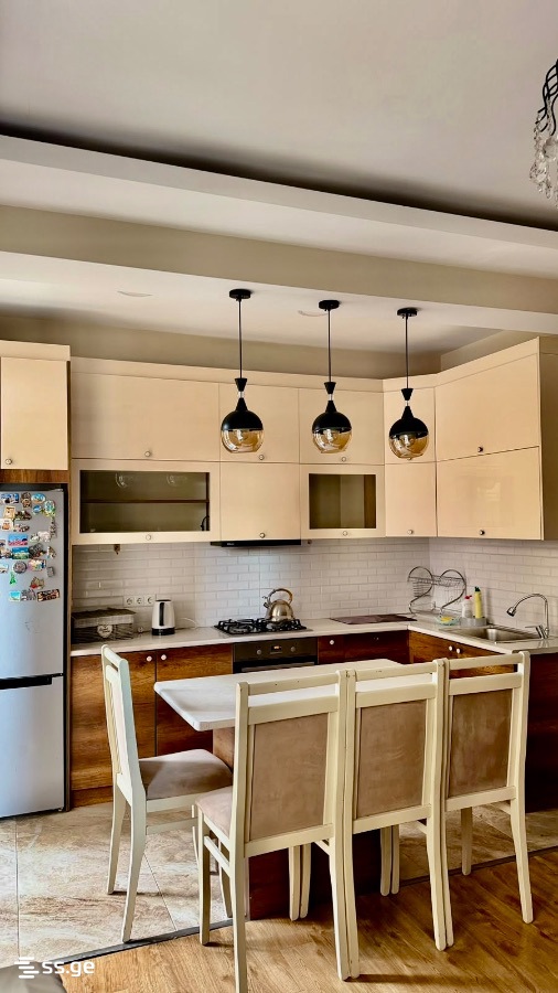 petre imeri st. 8 - 4 rooms