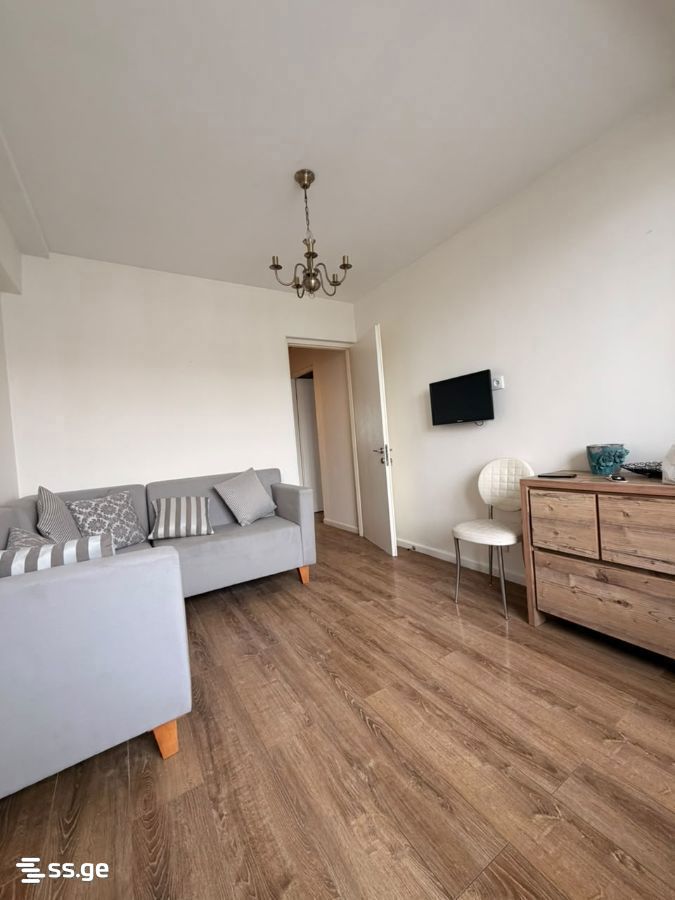 Gr. Robakidze Ave 1 - 4 rooms