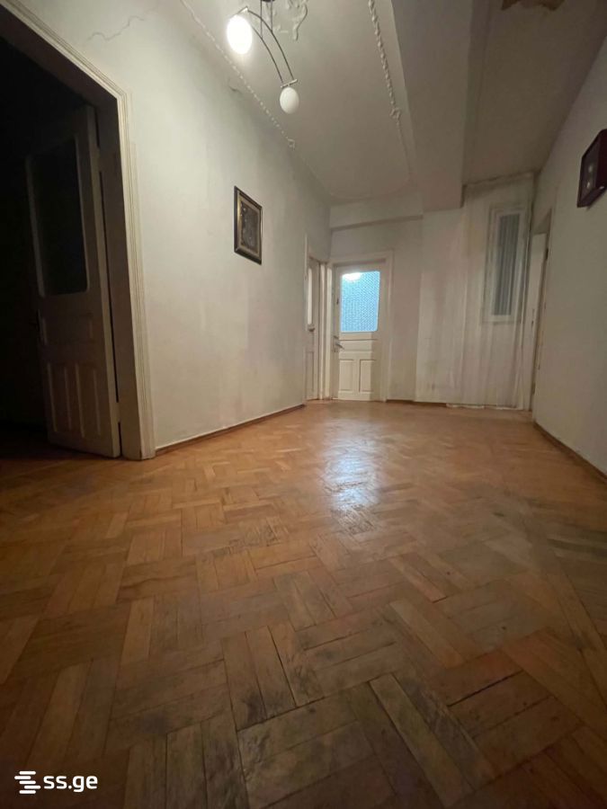 Zviad Gamsakhurdia st. 13 - 3 rooms
