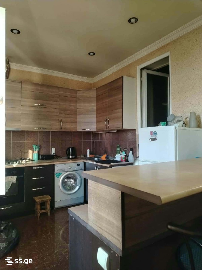 a.wereTlis avenue . - 3 rooms
