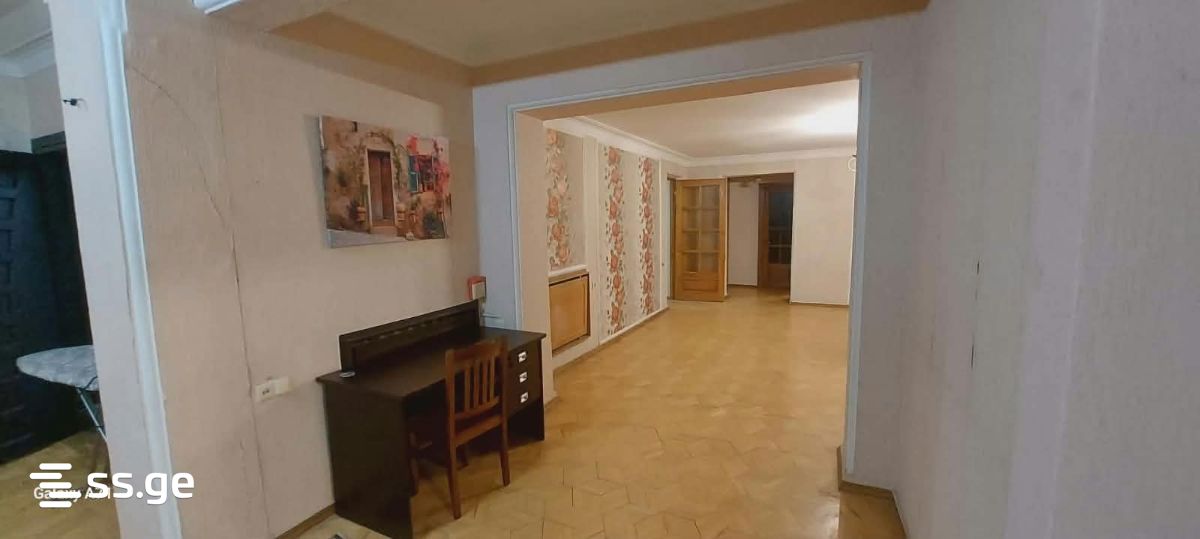 liakhvi st. 1 - 6 rooms