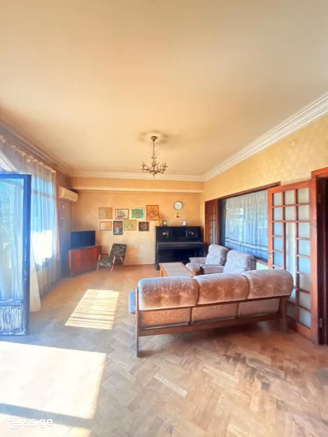 chikovani st. 24 - 4 rooms