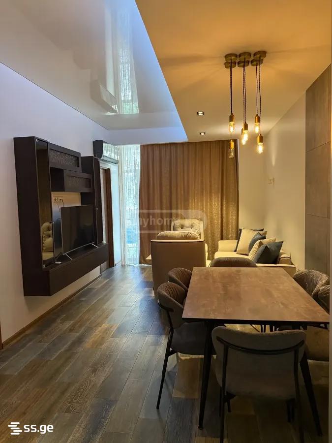 33) 1 - 3 rooms