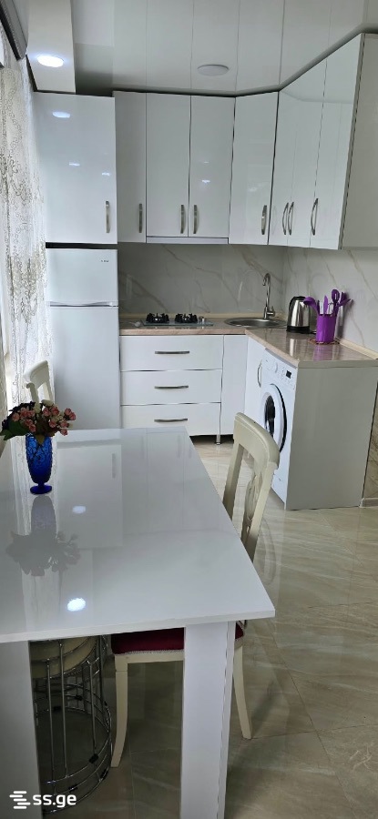 Zviad Gamsakhurdia st. 42 - 3 rooms