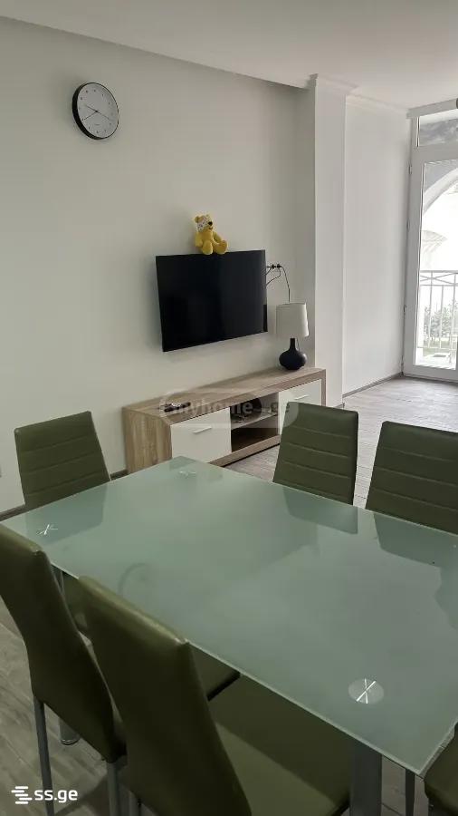 33) 4 - 3 rooms