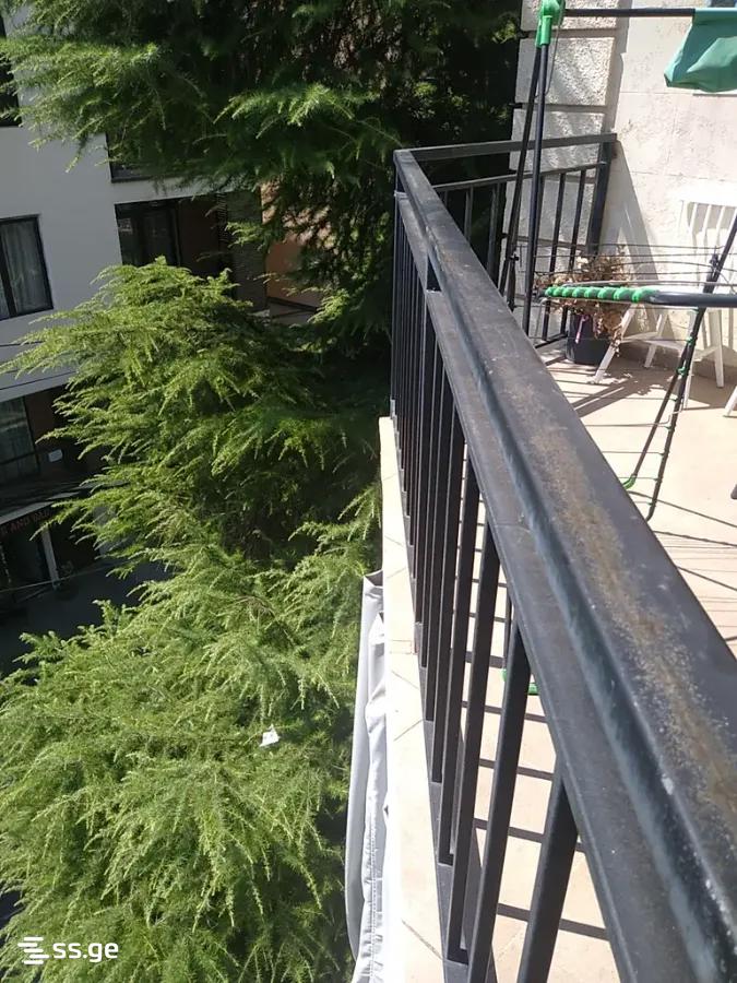 a.razmadze st. 68 - 3 rooms