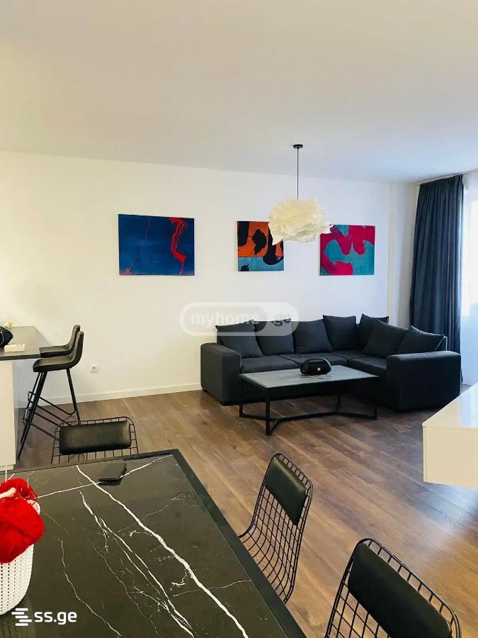 universiteti st. 10 - 3 rooms