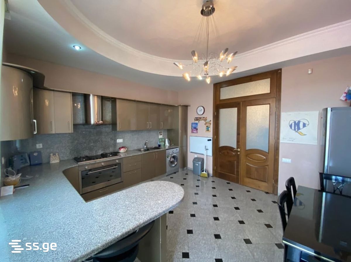 sairme st. 10 - 5 rooms