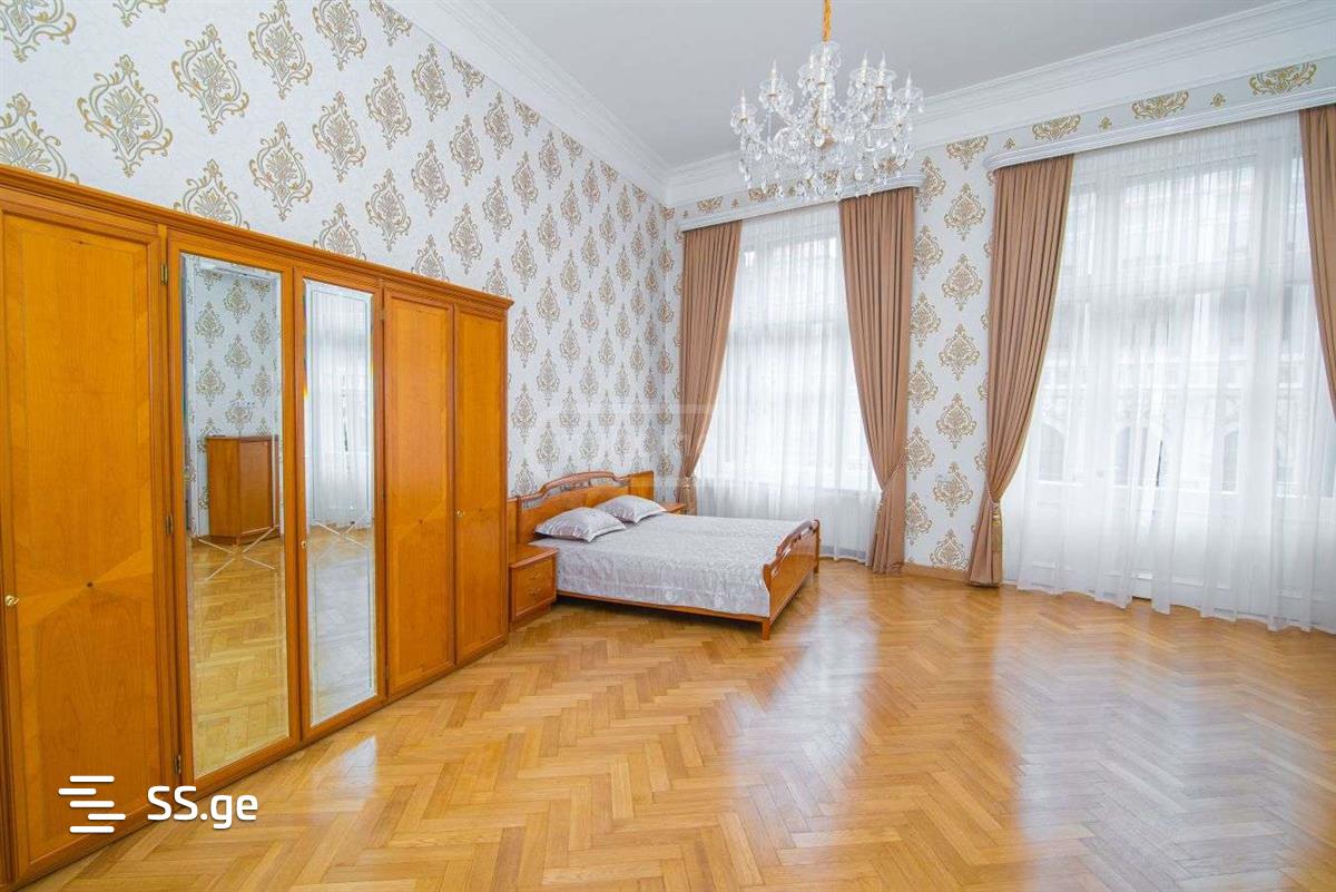 freedom square - 5 rooms