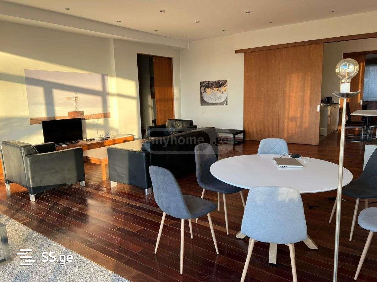 barnovi st. - 8 rooms