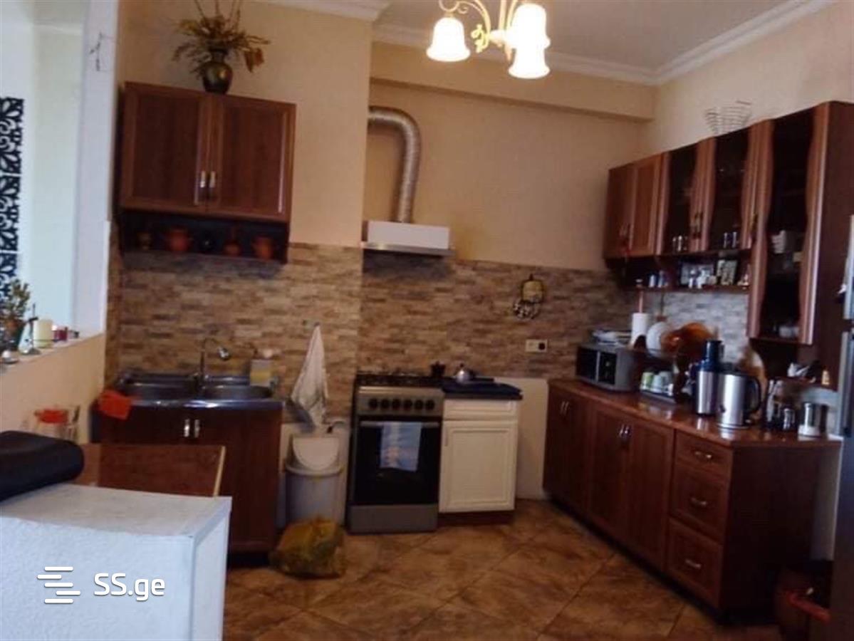 bakradze st. 6 - 4 rooms