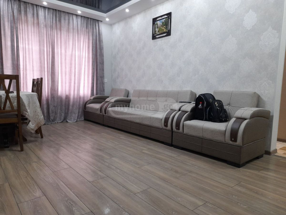 სულხან-საბას გამზ.  - 3 rooms