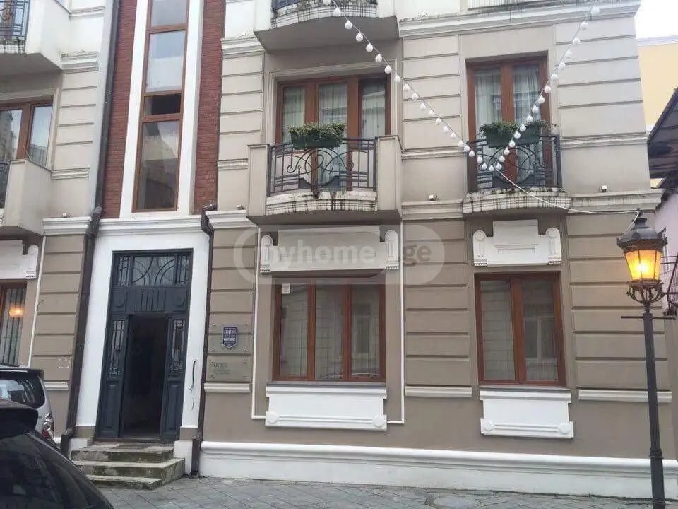 Rustaveli st. 13 - 3 rooms