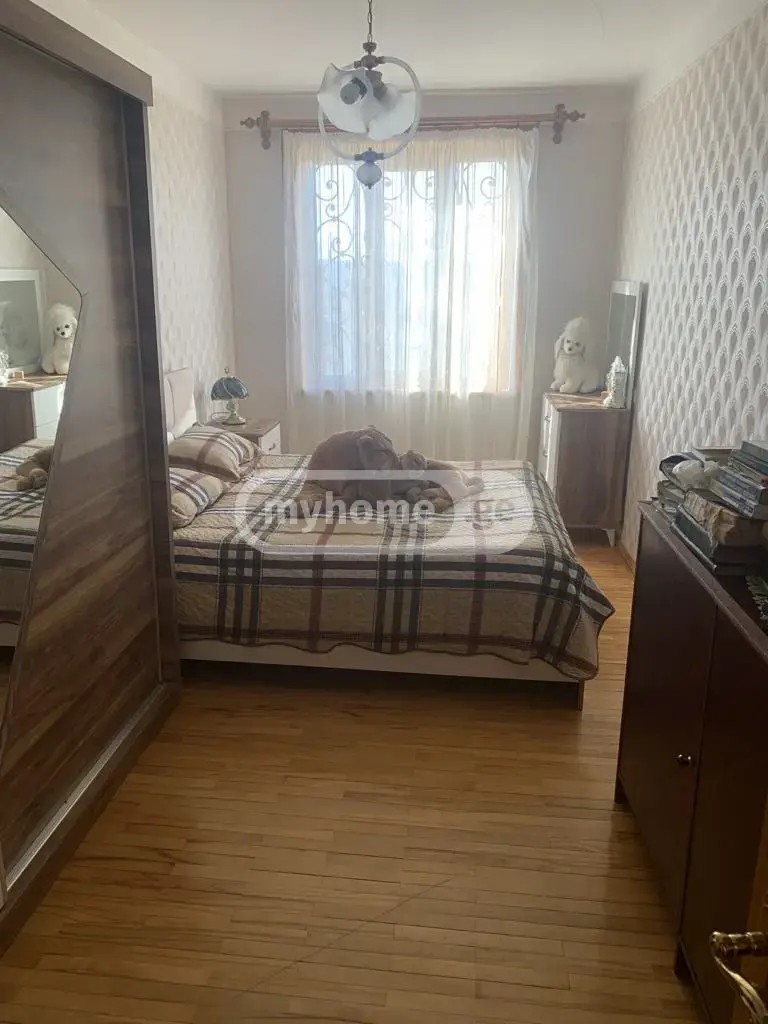აღმაშენებლის გამზ.  - 4 rooms