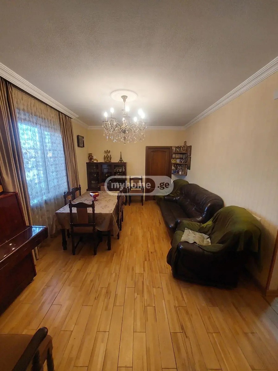 აღმაშენებლის გამზ.  - 4 rooms